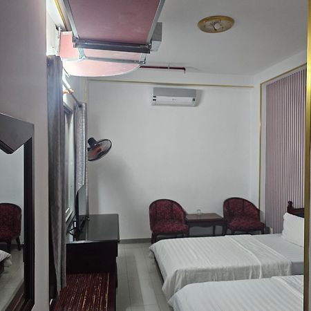 Khach San Trung Mai Hotel Хошимин Екстериор снимка