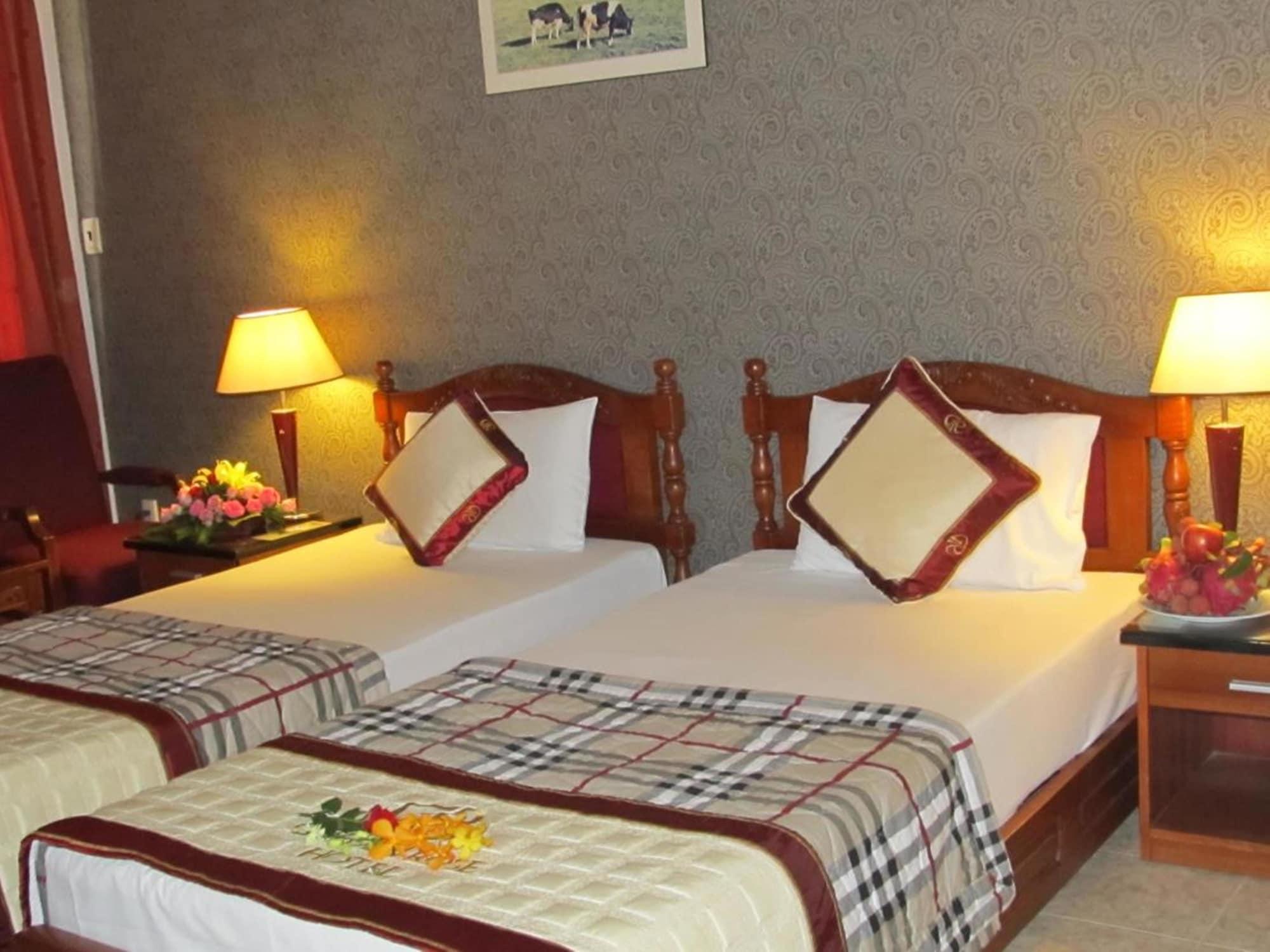Khach San Trung Mai Hotel Хошимин Екстериор снимка