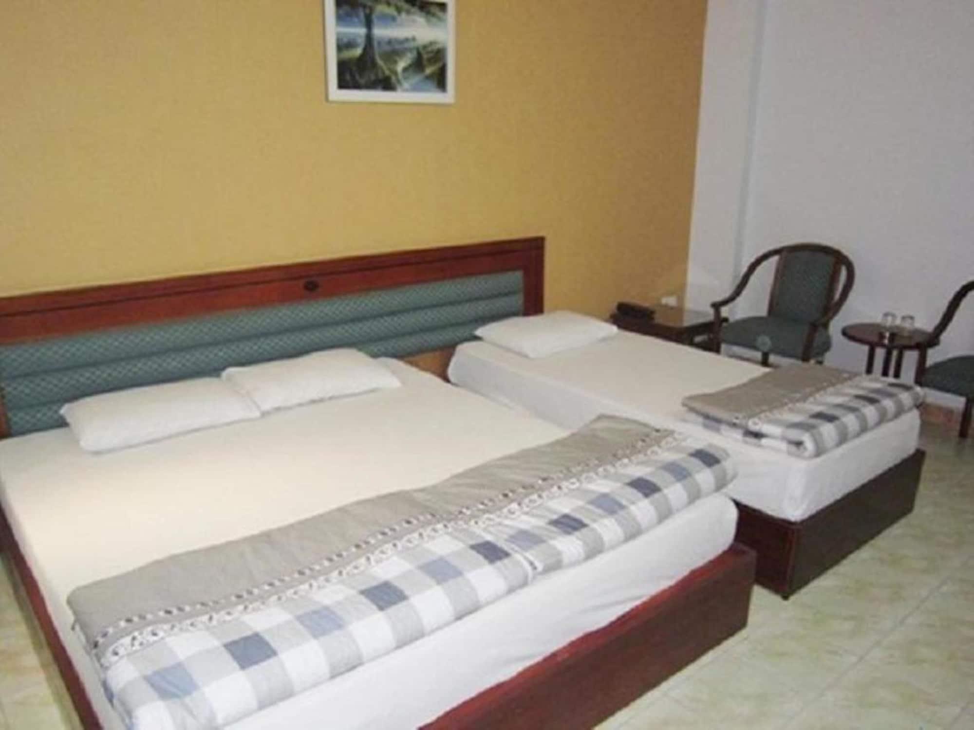 Khach San Trung Mai Hotel Хошимин Екстериор снимка