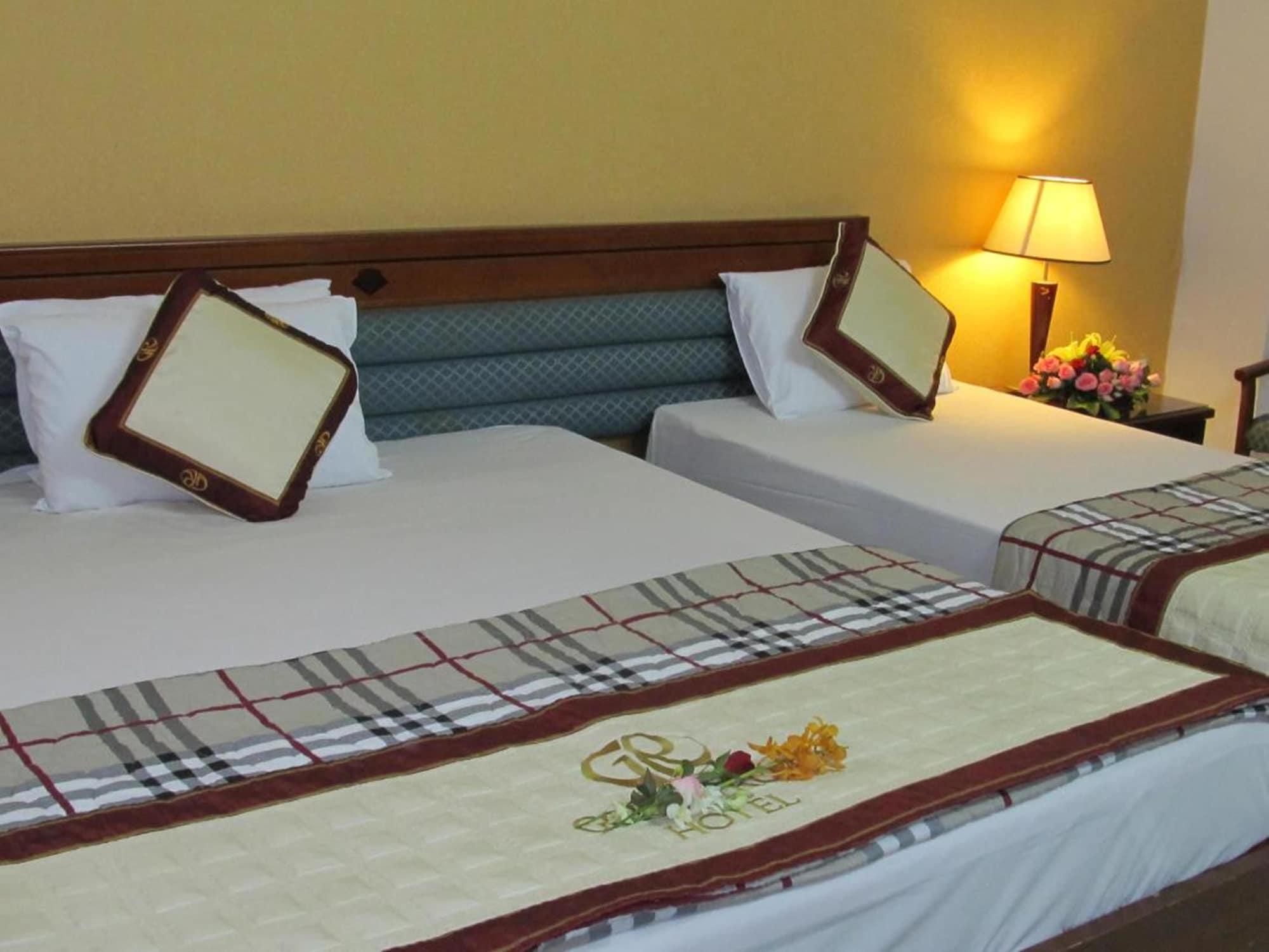 Khach San Trung Mai Hotel Хошимин Екстериор снимка