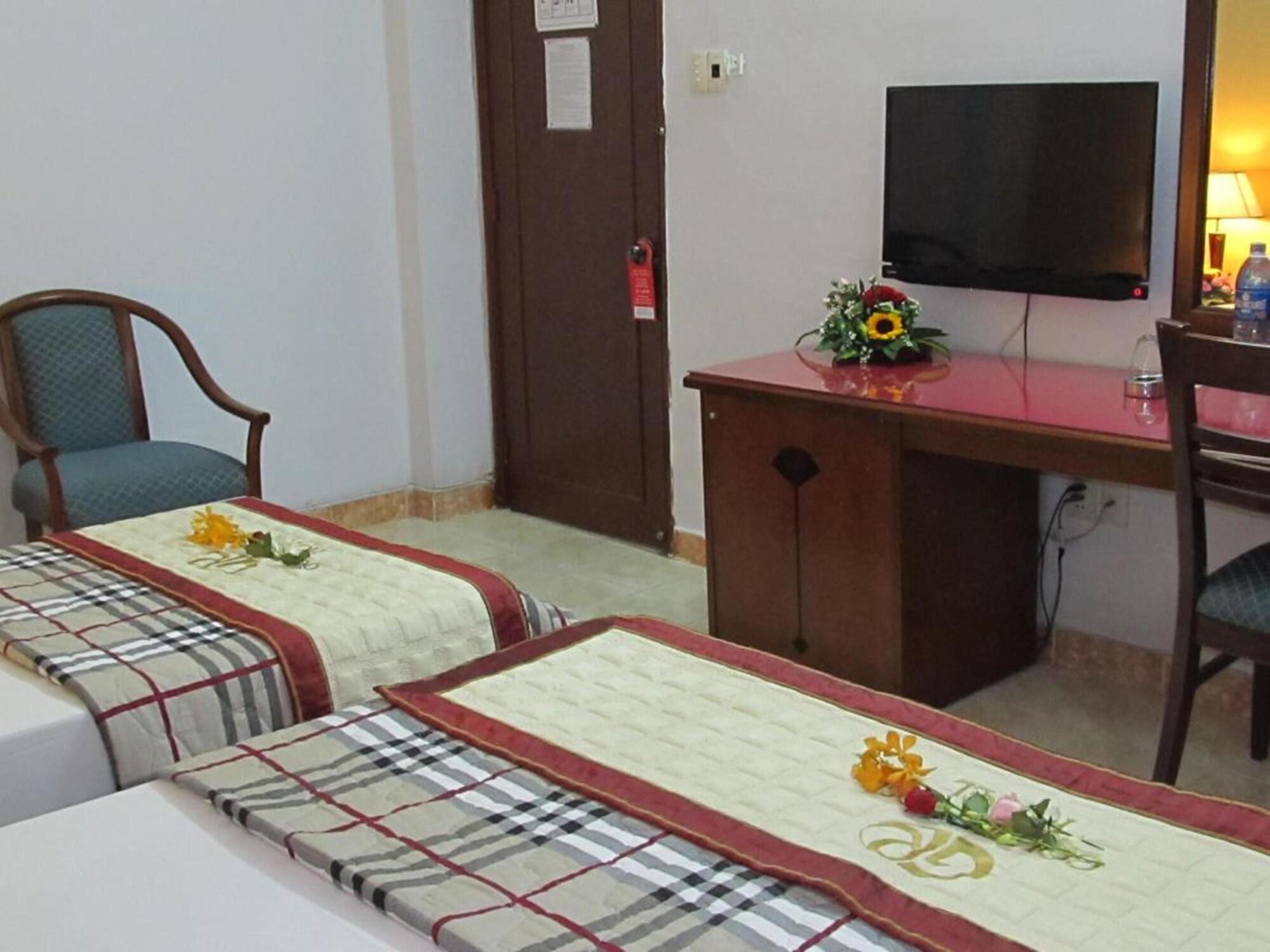 Khach San Trung Mai Hotel Хошимин Екстериор снимка