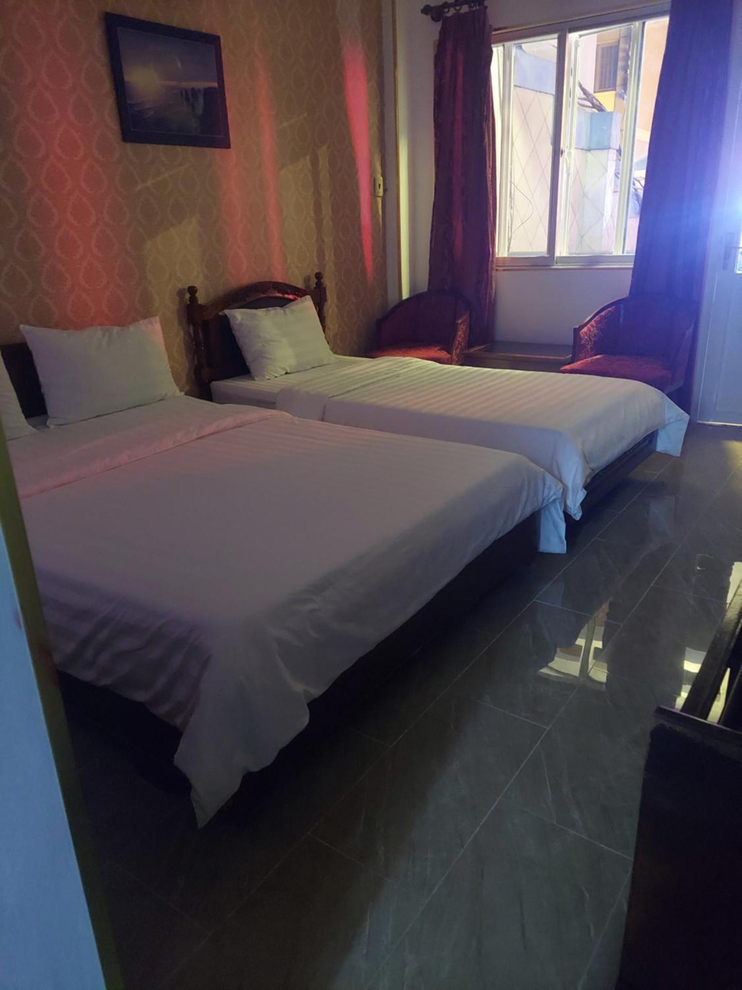Khach San Trung Mai Hotel Хошимин Екстериор снимка