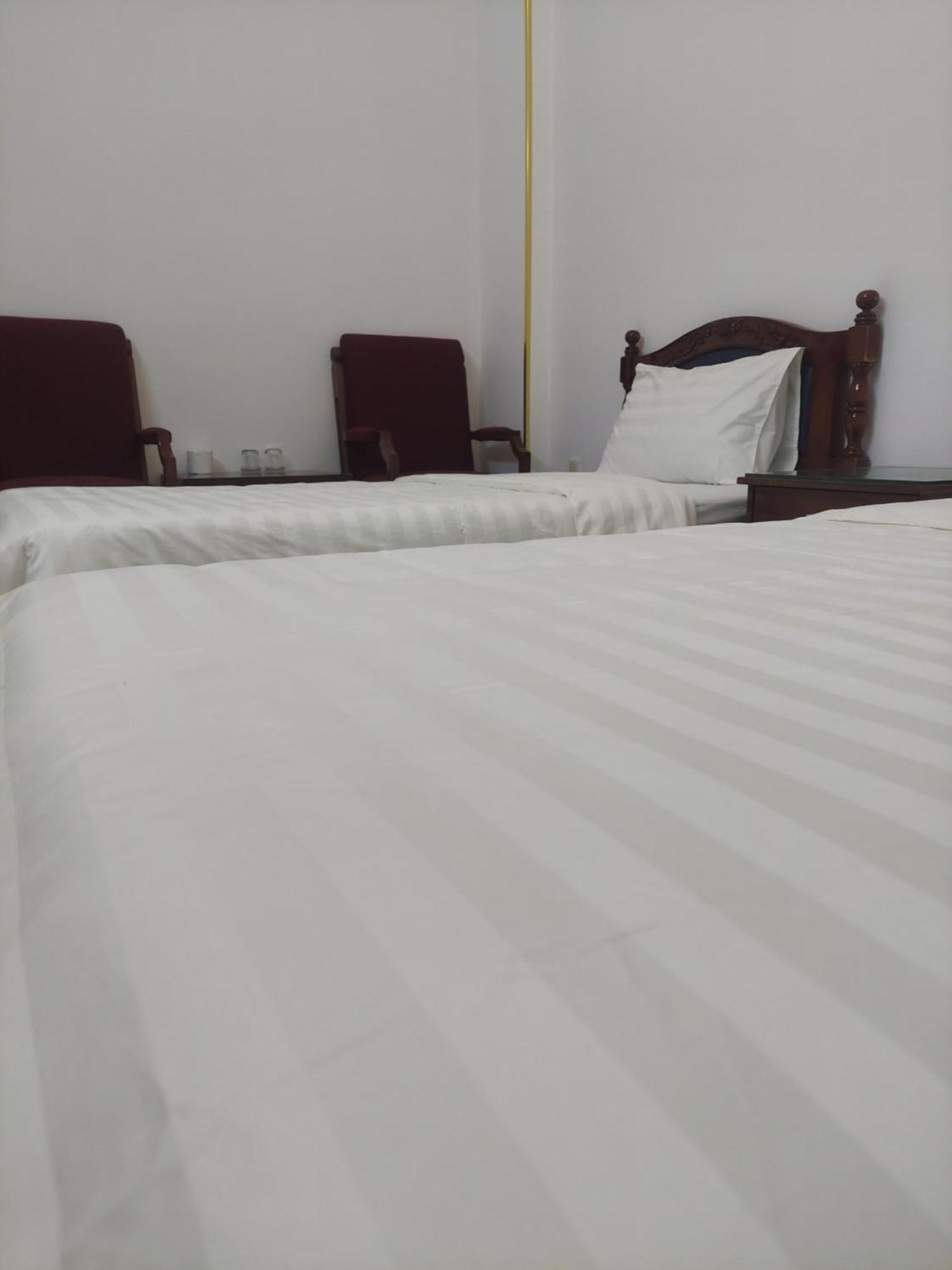 Khach San Trung Mai Hotel Хошимин Екстериор снимка