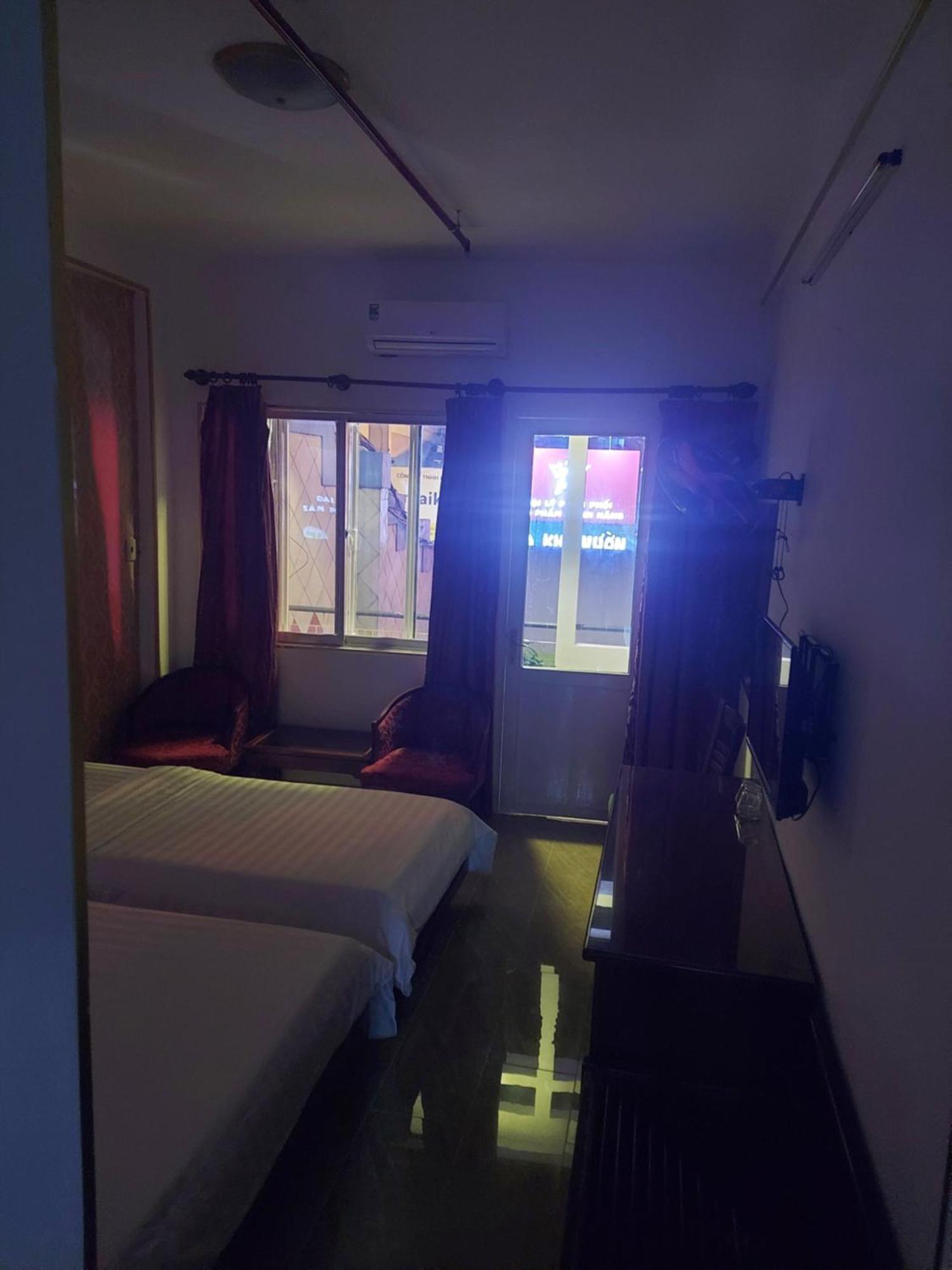 Khach San Trung Mai Hotel Хошимин Екстериор снимка