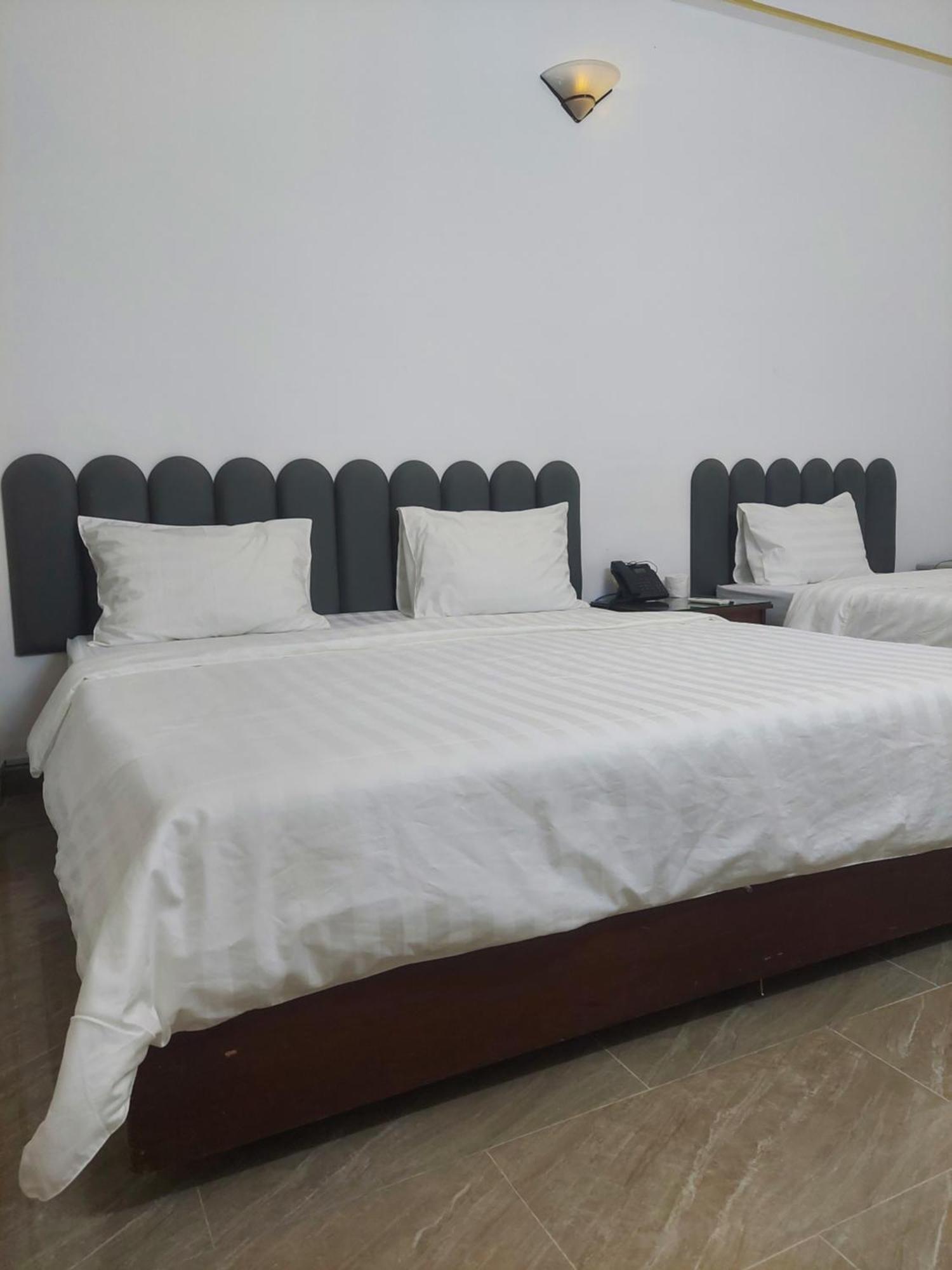 Khach San Trung Mai Hotel Хошимин Екстериор снимка