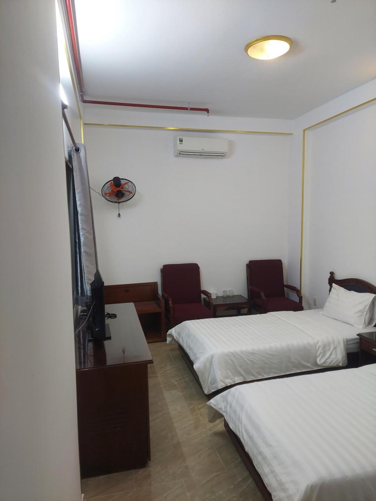 Khach San Trung Mai Hotel Хошимин Екстериор снимка