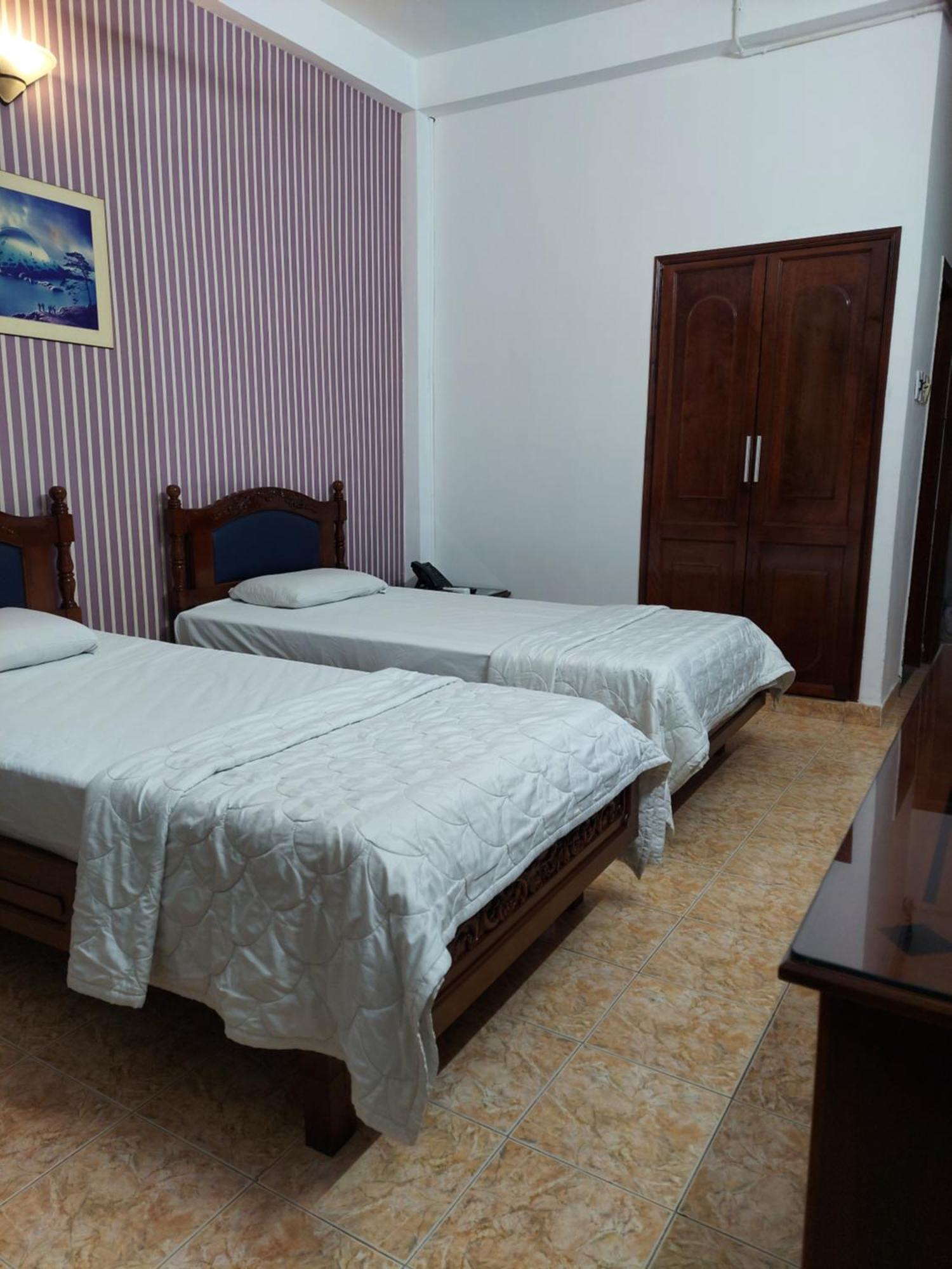 Khach San Trung Mai Hotel Хошимин Екстериор снимка