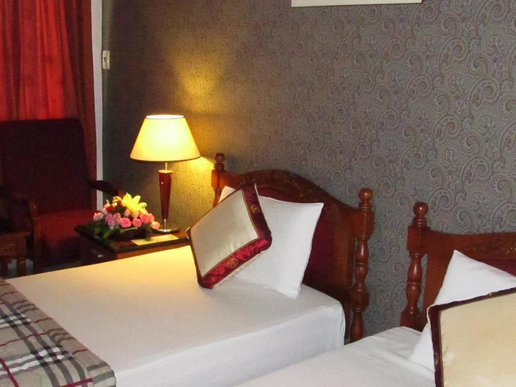 Khach San Trung Mai Hotel Хошимин Екстериор снимка