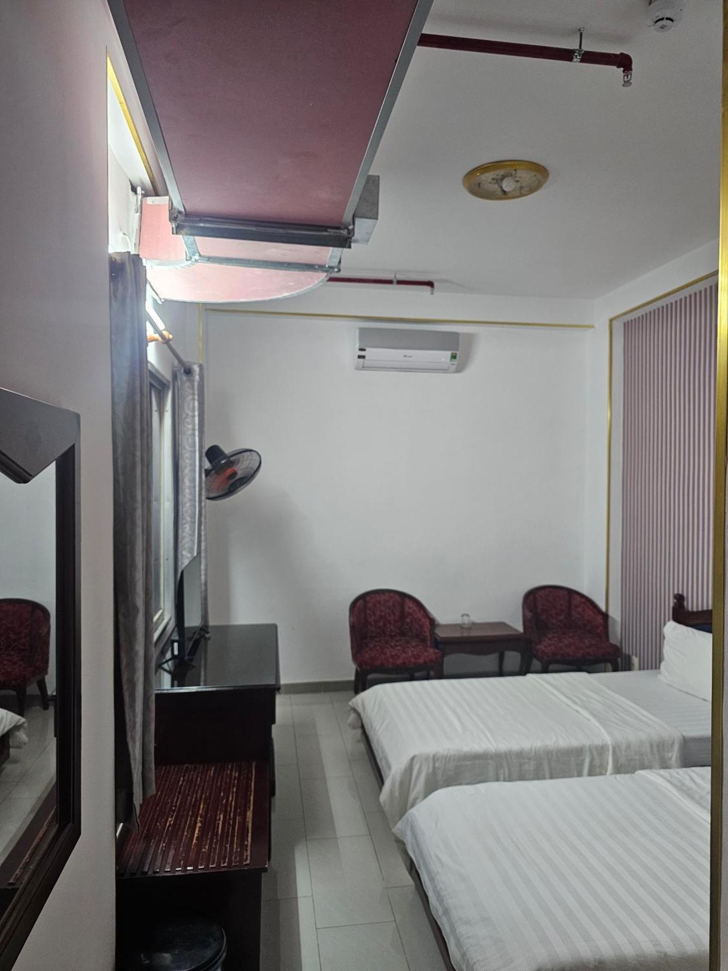 Khach San Trung Mai Hotel Хошимин Екстериор снимка