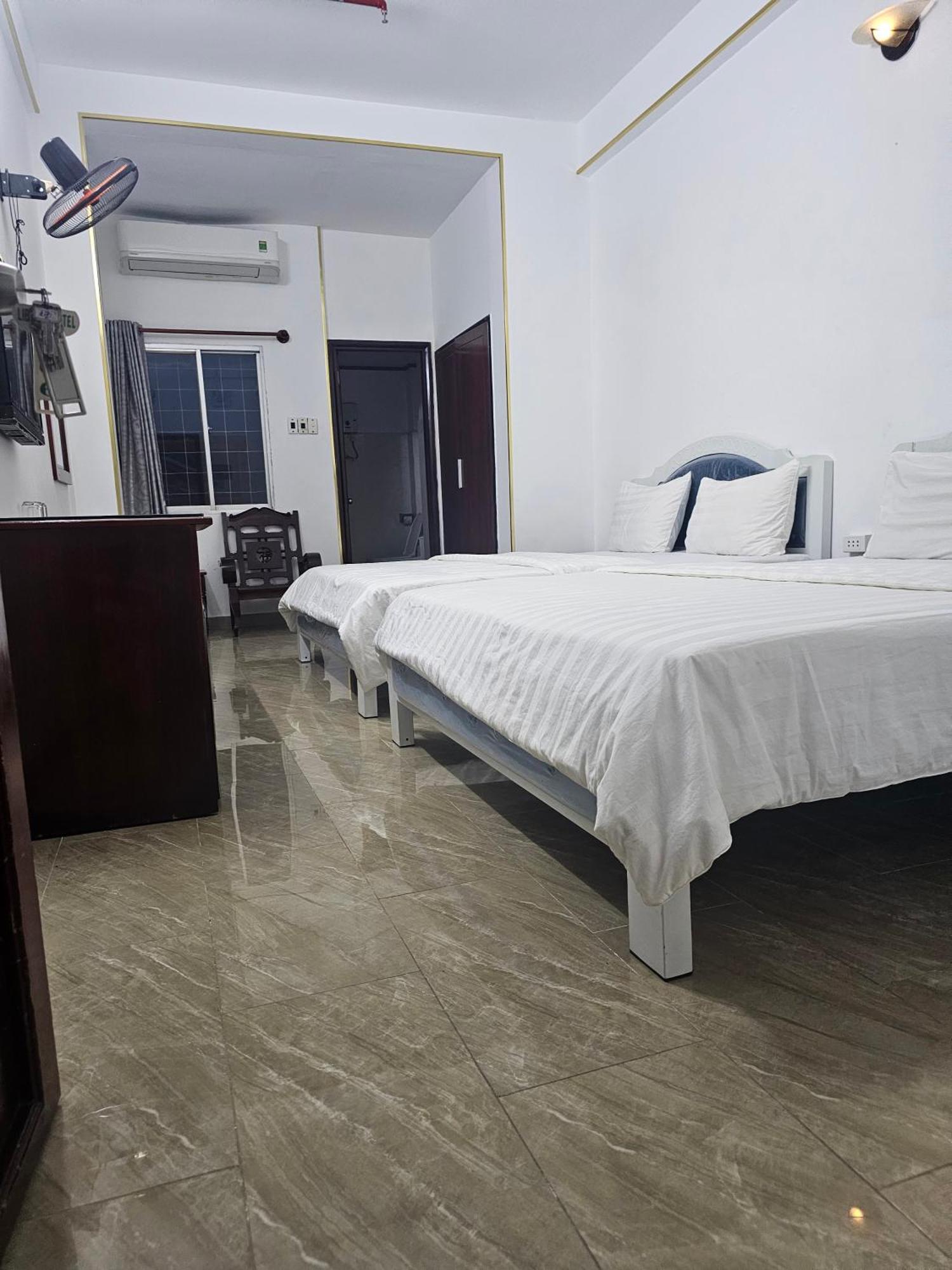 Khach San Trung Mai Hotel Хошимин Екстериор снимка