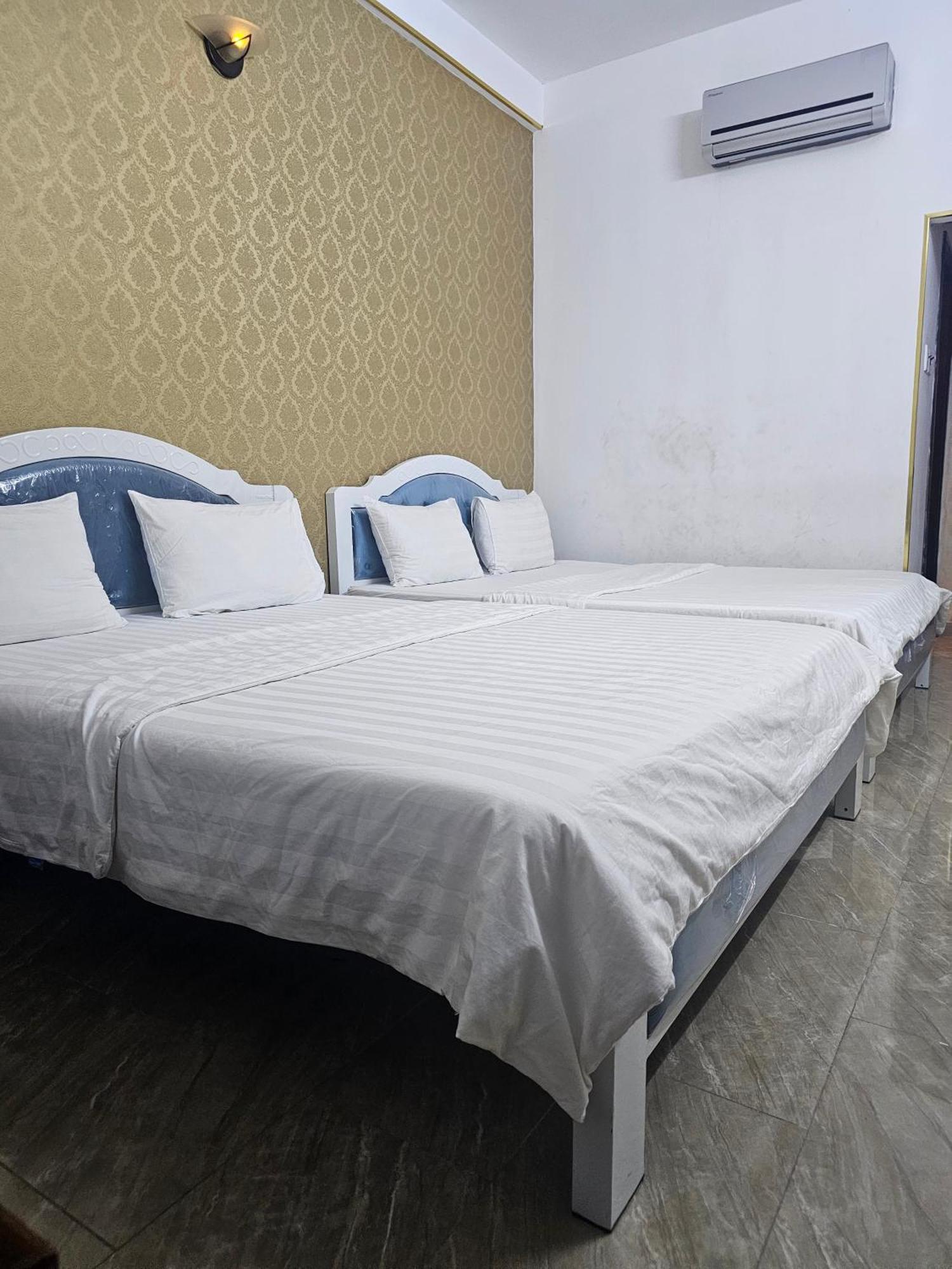 Khach San Trung Mai Hotel Хошимин Екстериор снимка