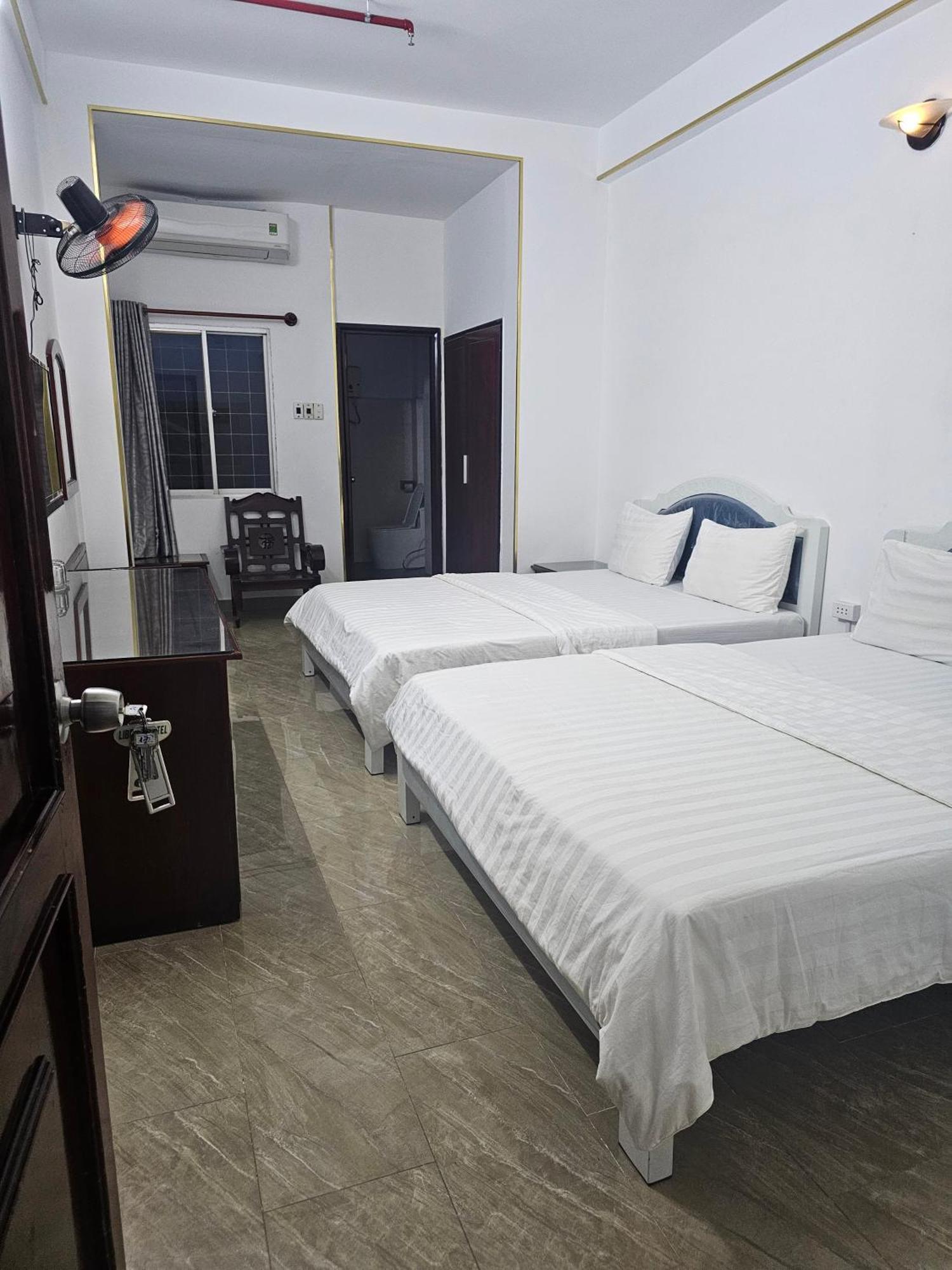 Khach San Trung Mai Hotel Хошимин Екстериор снимка