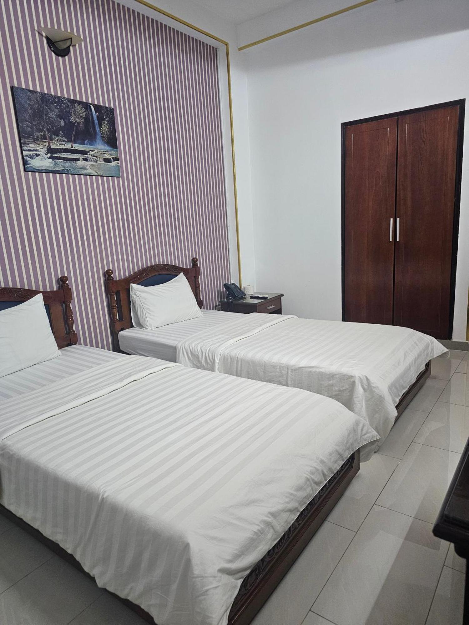 Khach San Trung Mai Hotel Хошимин Екстериор снимка