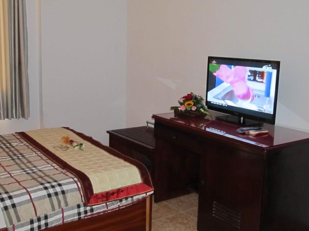 Khach San Trung Mai Hotel Хошимин Стая снимка