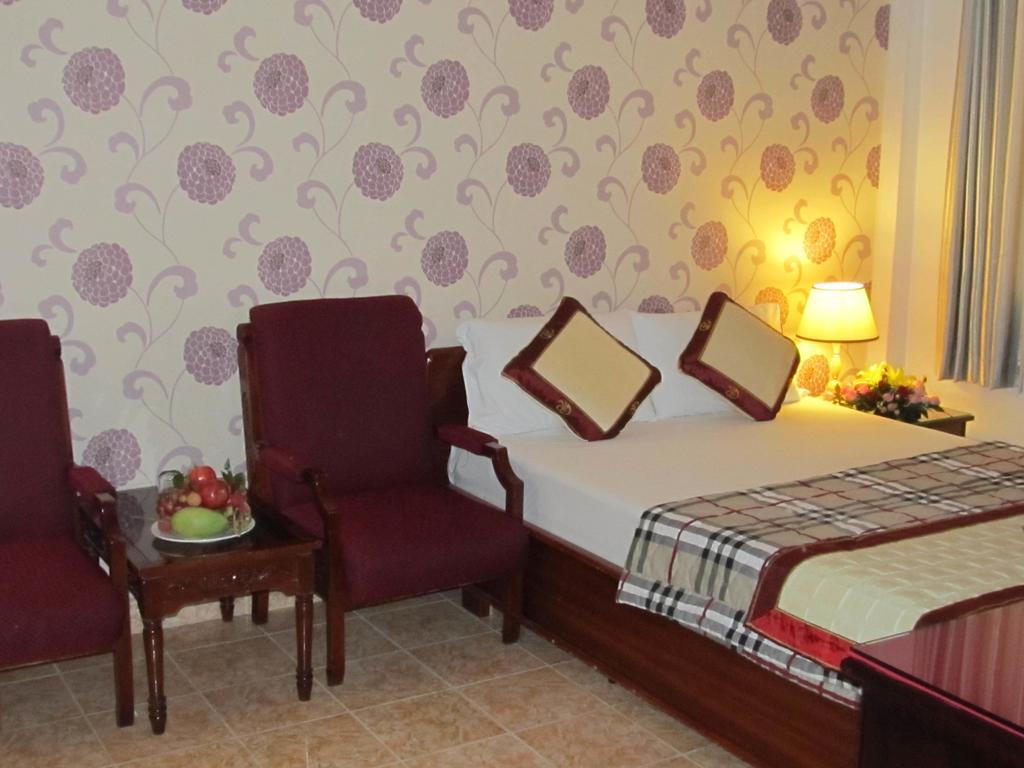 Khach San Trung Mai Hotel Хошимин Екстериор снимка