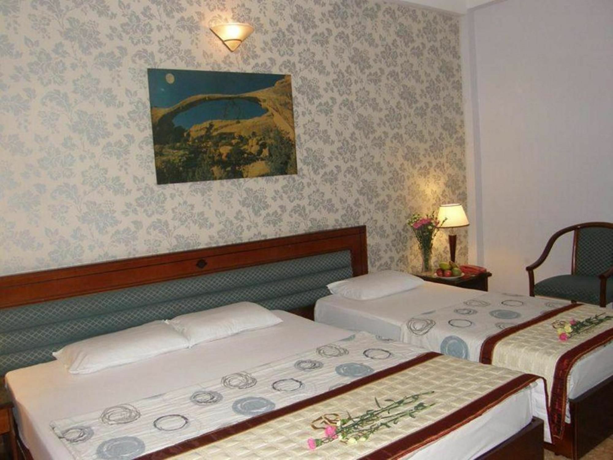 Khach San Trung Mai Hotel Хошимин Екстериор снимка