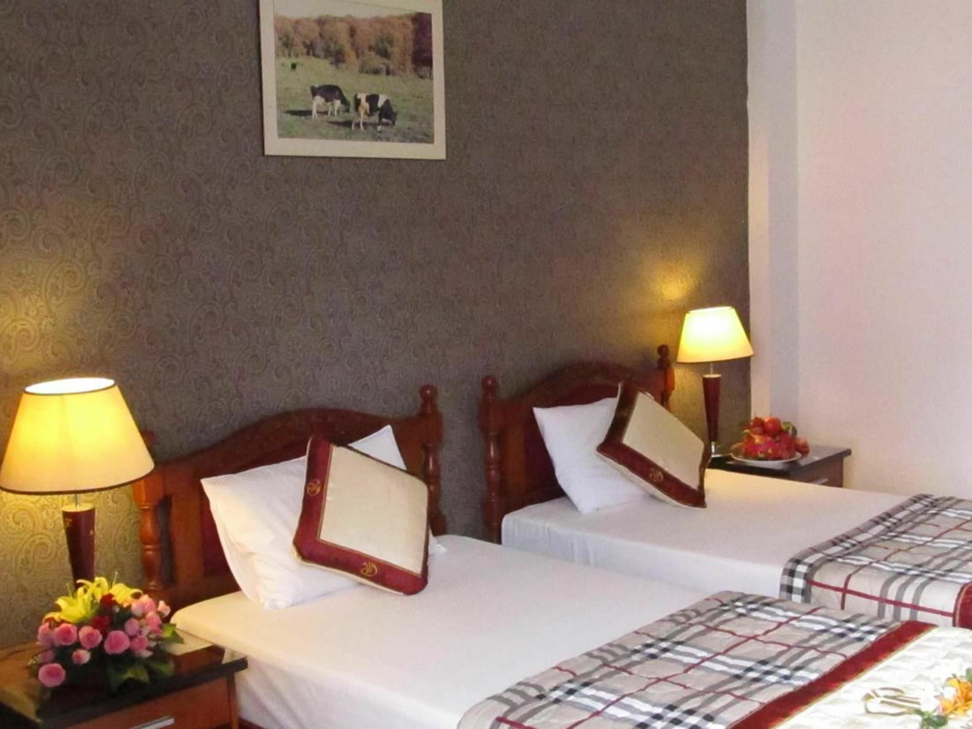 Khach San Trung Mai Hotel Хошимин Екстериор снимка